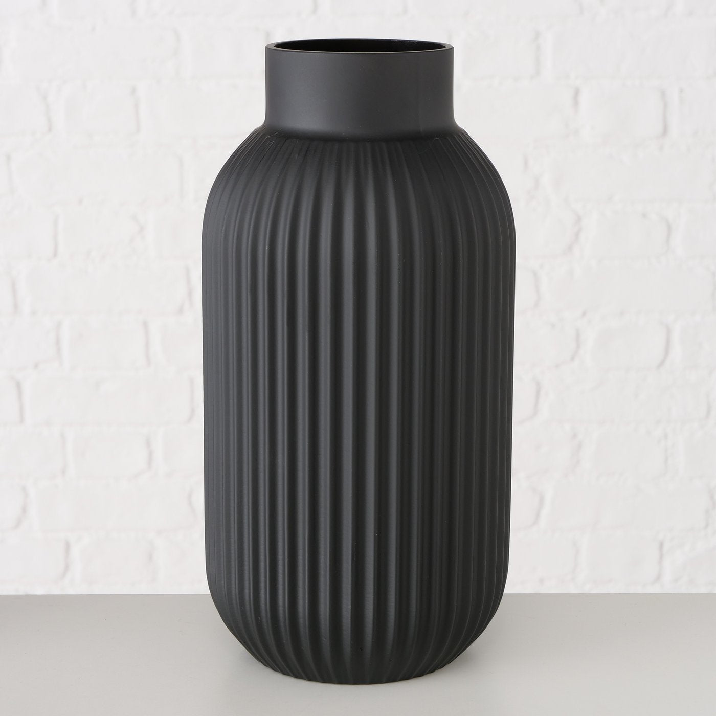 Handgearbeitete Vase „Nordika“ – Schwarz, Glas, Matt & Relief - Casavea GbR